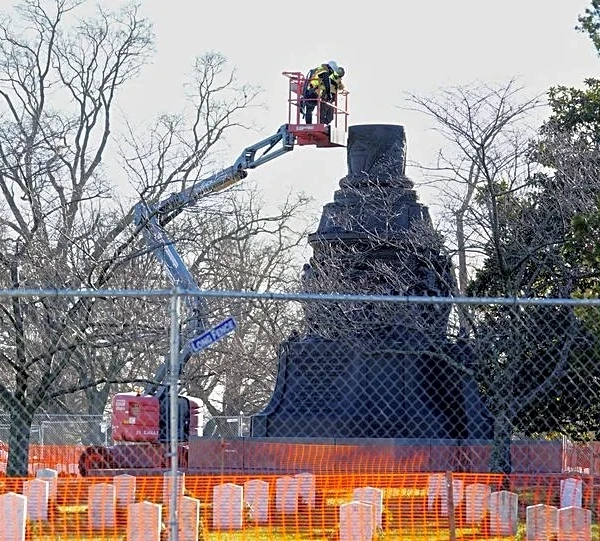 Trump administration cuts criticism of Confederate statue that stood at Arlington Cemetery
