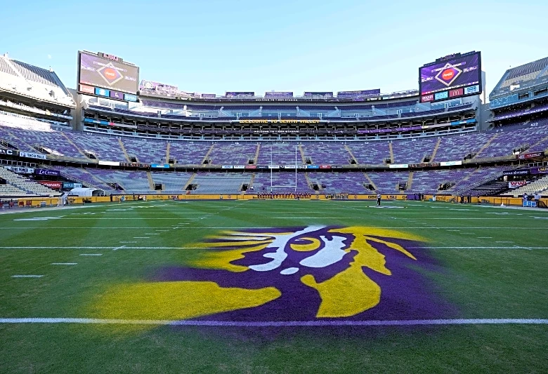 Reports: LSU fills football roster without controversial ex-pros