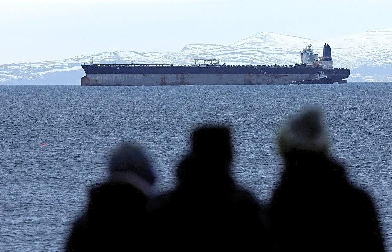 Brent holds above $100 as tanker attacks deepen supply fears