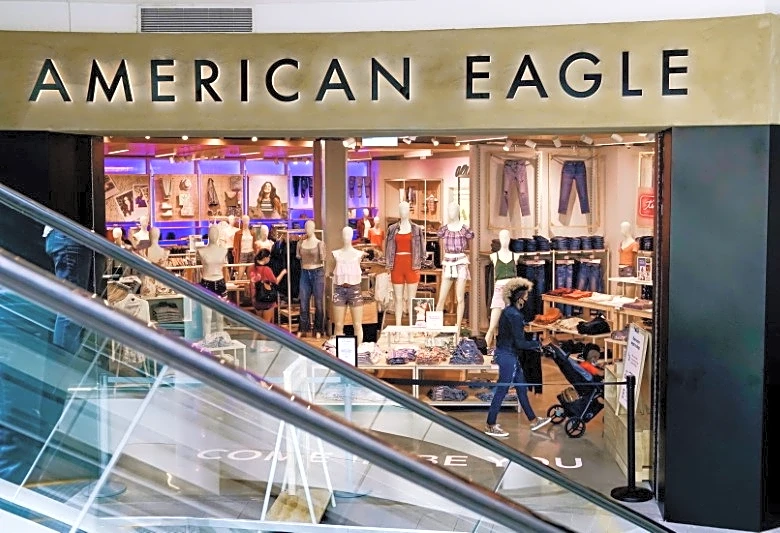 American Eagle shares slump on flat margin outlook, weakness in namesake brand