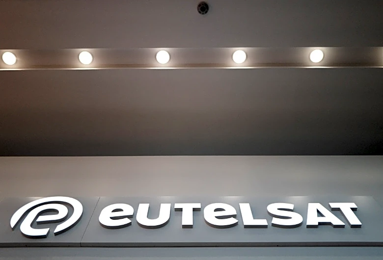Starlink rival Eutelsat plans OneWeb expansion after €1 billion satellite order