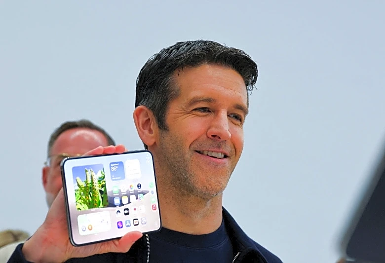 Analysis-Apple’s foldable iPhone poses a $1,999 question: Who is it for?