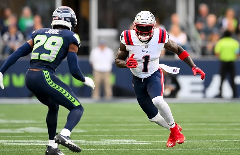 Report: Patriots WR A.J. Brown goes on IR, out at least 4 games