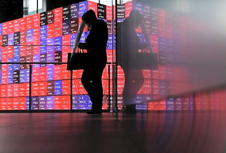 Shares slip in Asia as oil climbs, rate hikes loom