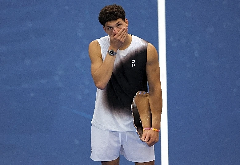 Tennis-Ben Shelton's defeat extends US men's Grand Slam drought