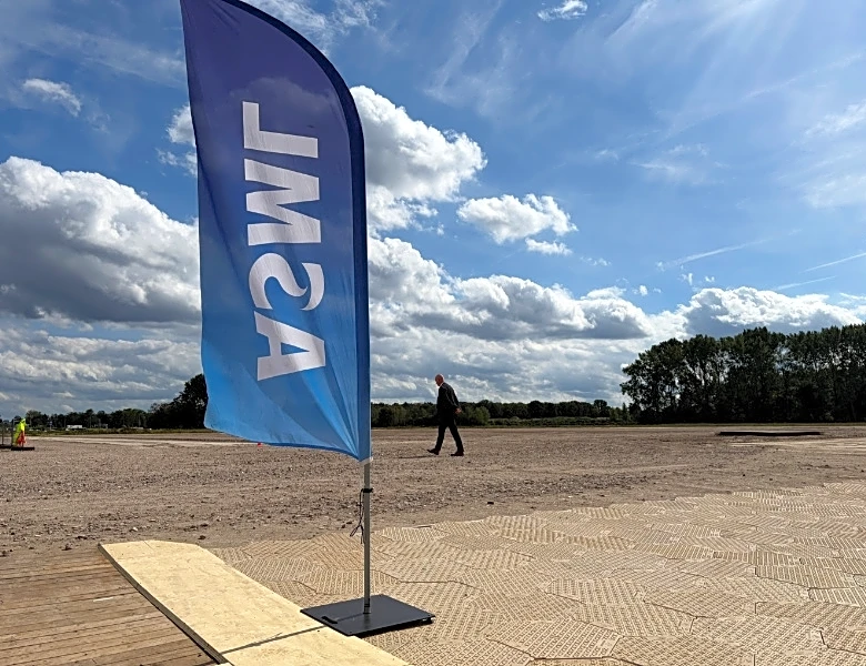 Analysis-ASML extends chipmaking dominance as customers embrace High NA