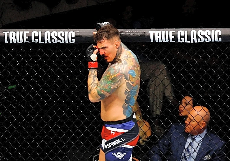Mixed Martial Arts-Aspinall vacates UFC heavyweight title amid ongoing eye issues