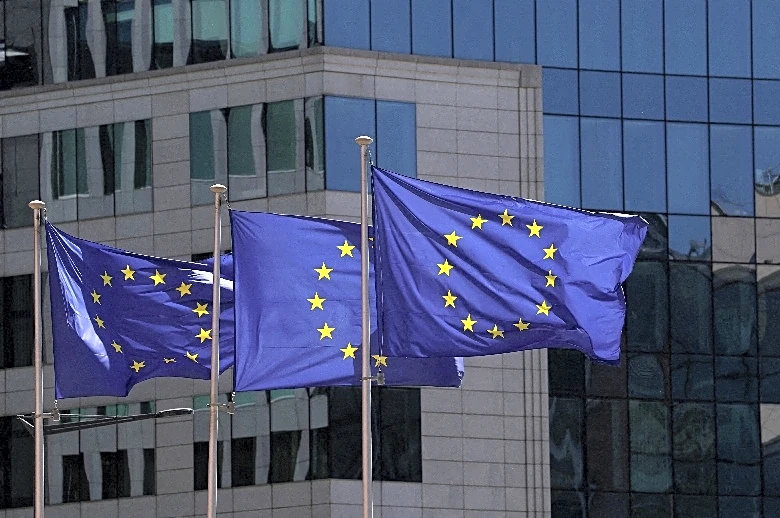 EU truckmakers seek 3-year delay to 2030 CO2 targets
