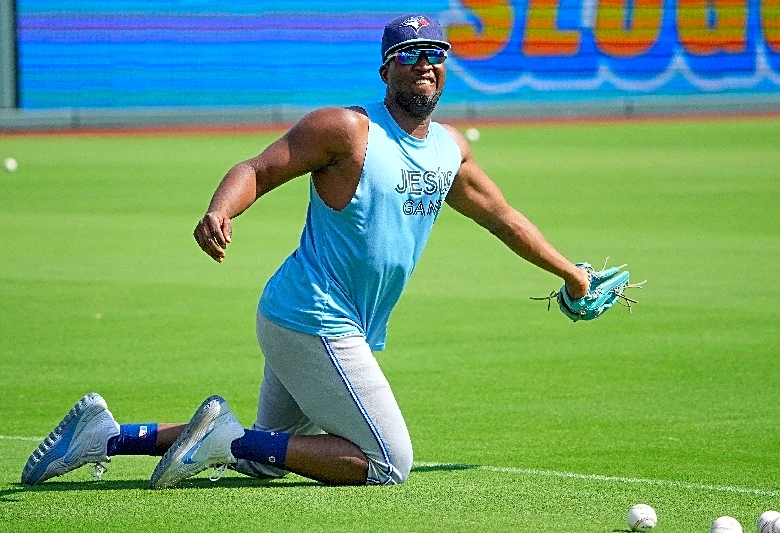 Diamondbacks claim OF Jesus Sanchez from Blue Jays