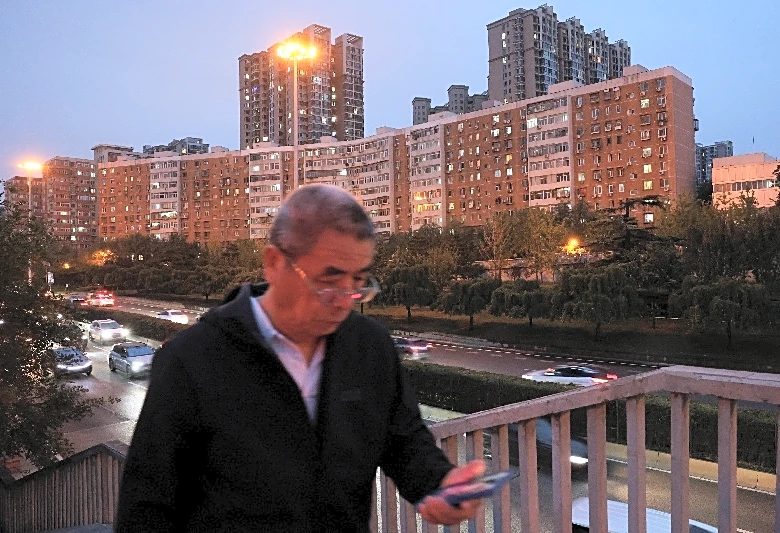 China home prices stay weak, keeping pressure on economy