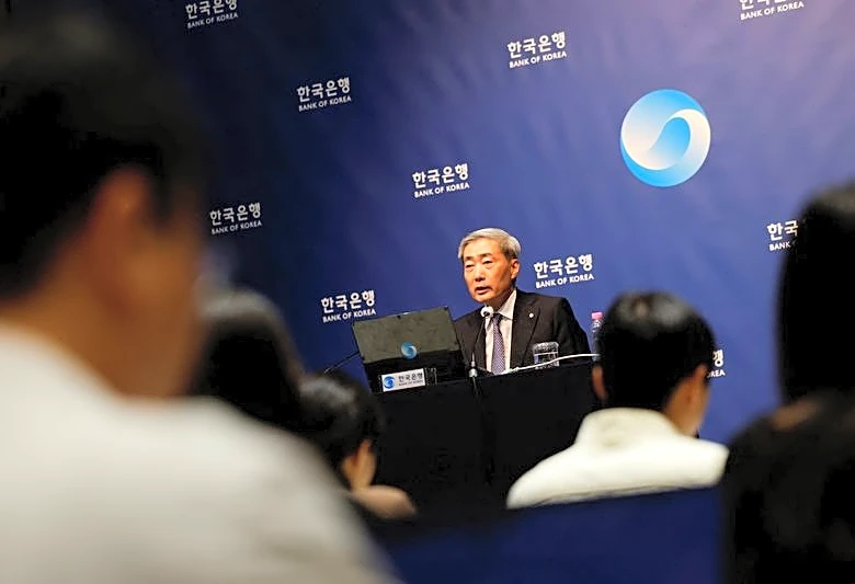 Bank of Korea minutes show possible policy rift on back-to-back rate hikes