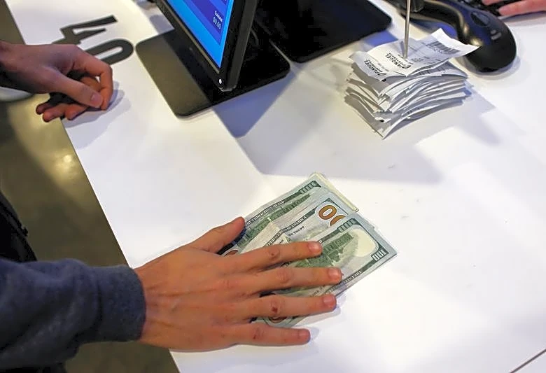 Sport-US sports leagues urge lifetime betting bans for those threatening athletes