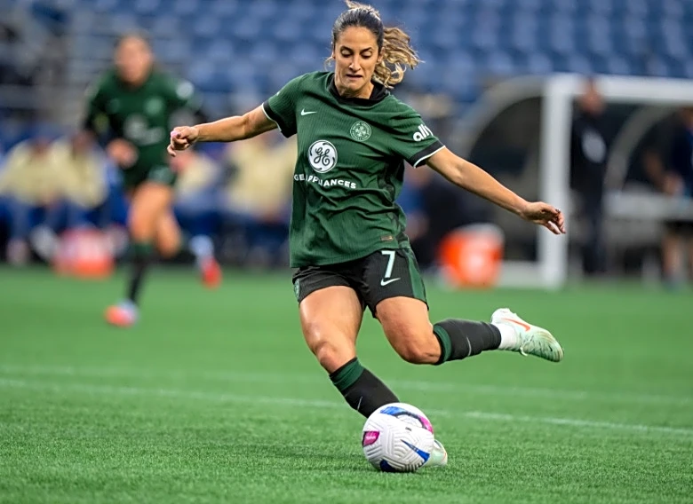 Reports: Louisville's Savannah DeMelo sues doctors, alleging missed diagnosis