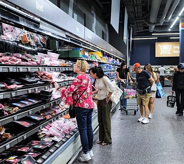 US retail sales rebound sharply in August