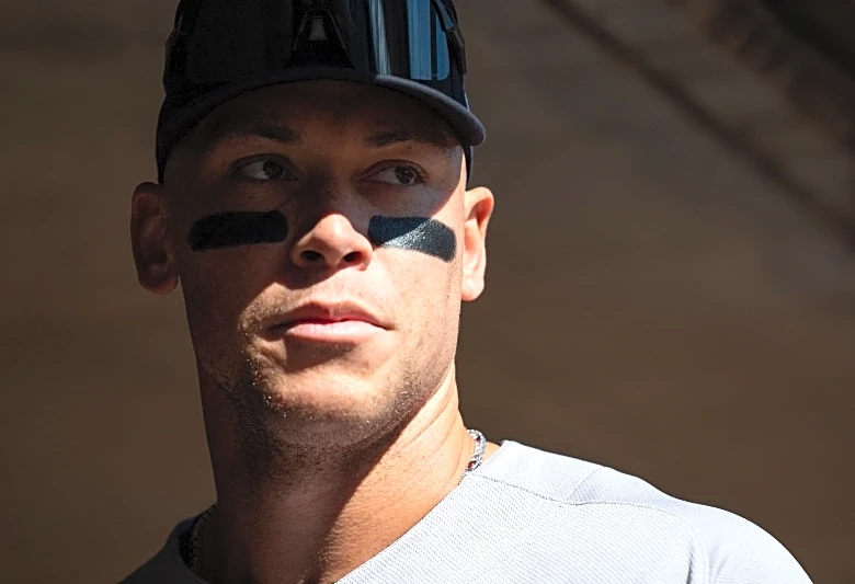 Yankees slugger Aaron Judge (leg tightness) exits vs. Twins