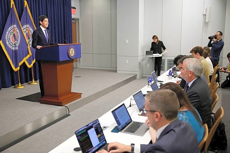 Major central banks on tightening path amid energy price shock