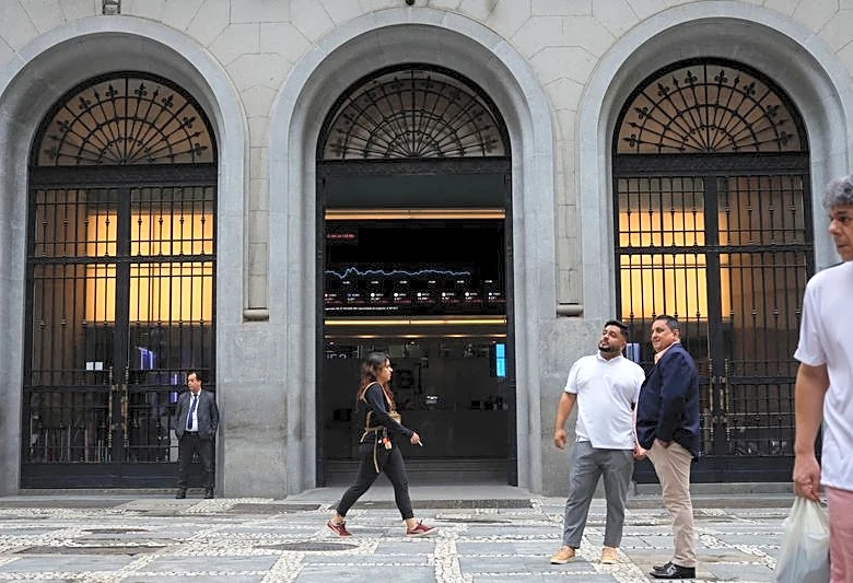 Dollar pressure weighs on LatAm FX; regional stocks edge higher