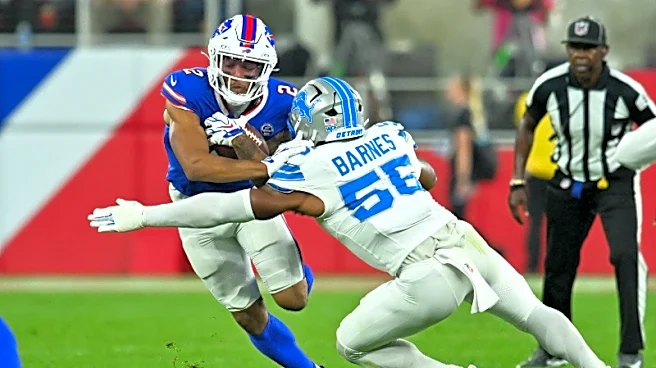 Bills WR DJ Moore exits with shoulder injury