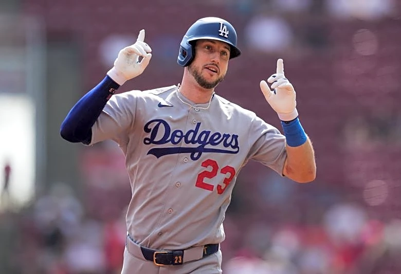 MLB roundup: Dodgers dump Reds, claim another NL West title