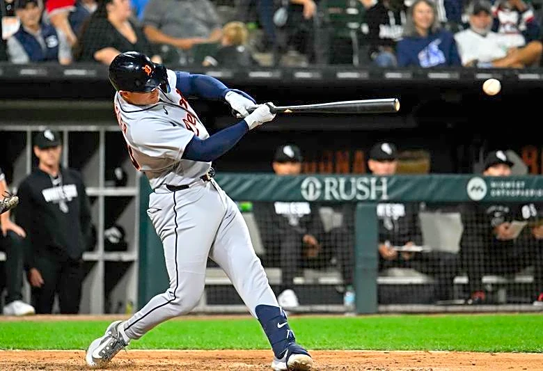Tigers wipe out 6-run deficit, knock White Sox out of first place