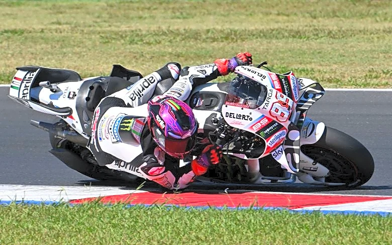 Motorcycling-Martin recovers from early setback to win Austrian sprint and retake championship lead