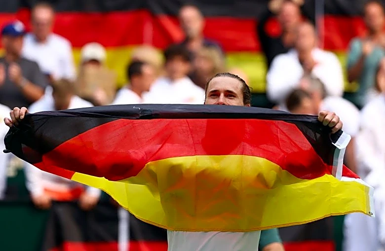Tennis-Zverev leads Germany into Davis Cup Final 8, Spain also through