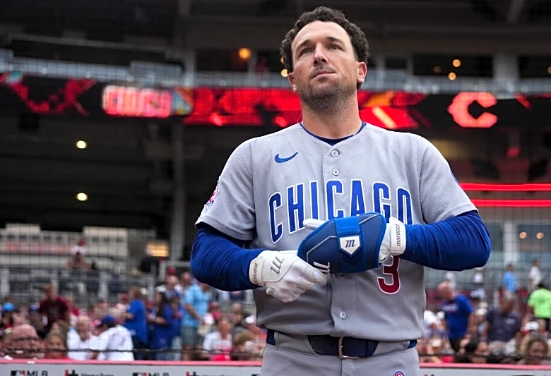 Cubs 3B Alex Bregman hit in face by foul ball, undergoes tests