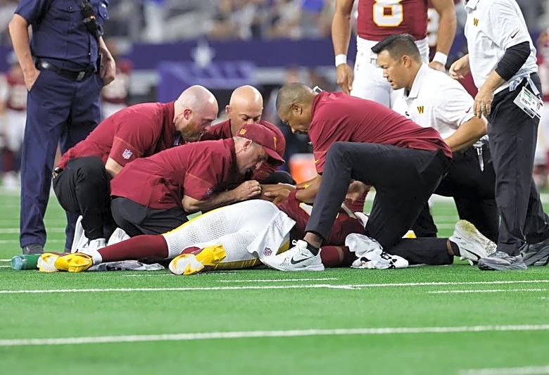 Commanders QB Jayden Daniels sustains dislocated left elbow