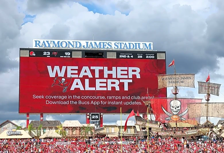 Lengthy lightning delay at 2-minute warning 'not an excuse' in Bucs' loss