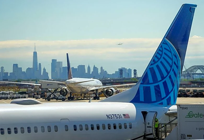 US halts flights at busy East Coast airports, says fiber line cut at construction site