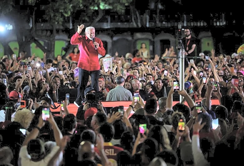 Lula and Bolsonaro statistically tied in potential Brazil runoff, polls suggest