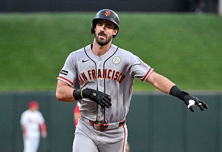 Giants place Bryce Eldridge (concussion), Jung Hoo Lee (groin) on IL