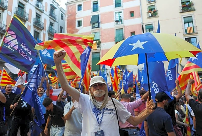 Analysis-Catalonia's far-right surge divides independence camp as migration fears grow