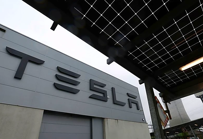 Tesla's supervised self-driving system often misreads speed limits, Belgian safety group finds