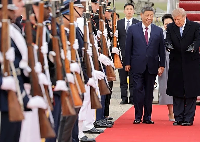 Trump plans grand spectacle for Xi as US says trade truce extended