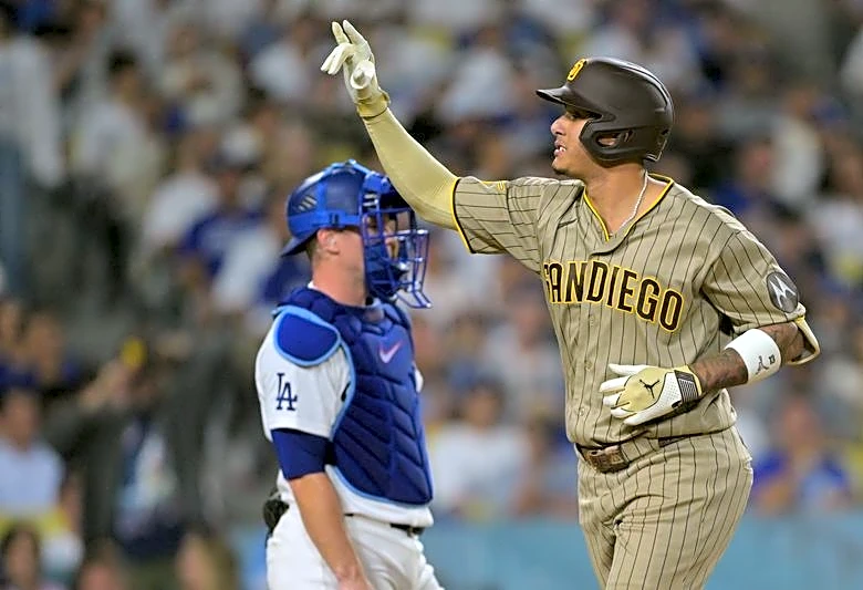 MLB roundup: Padres climb to top of crowded NL wild-card standings