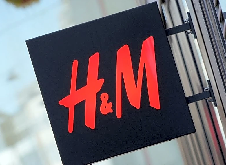 H&M promises change as slow sales undermine profit boost