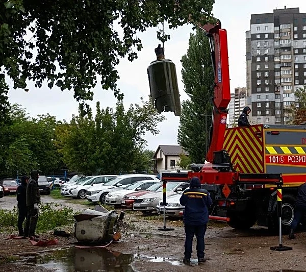 Russian strikes kill eight in Ukraine, damage maternity clinic