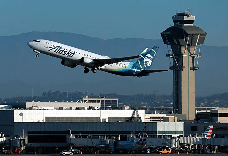 Alaska Air expects Boeing 737 MAX 10 certification this month
