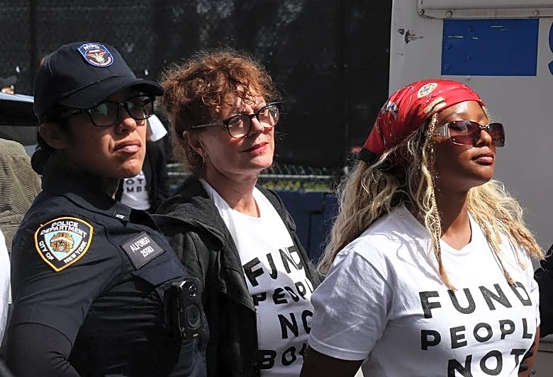 Police arrest actors, politicians protesting against Netanyahu outside UN