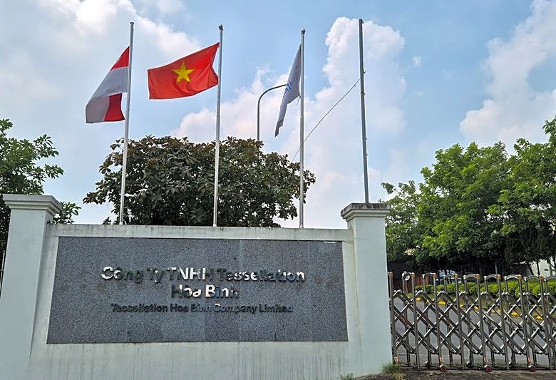 Exclusive-How firms linked to sanctioned Chinese cotton giant sell clothes to U.S