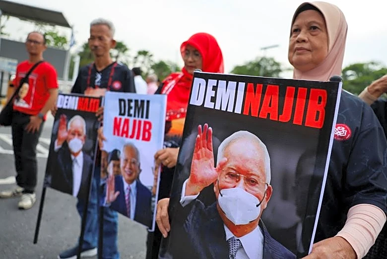 Malaysian ex-PM Najib asks court for stay of 15-year jail sentence