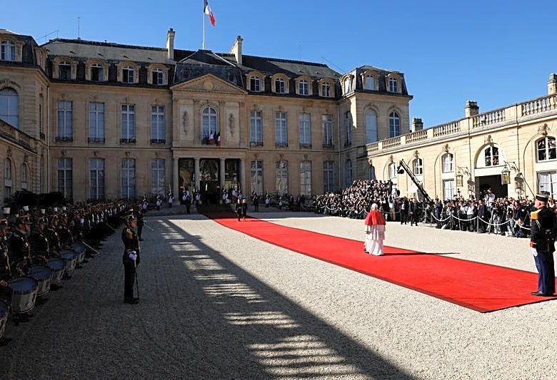 Pope Leo warns in France that AI is creating 'paradise of machines'