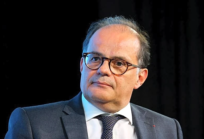 France can't count on ECB to fix debt woes, central bank chief says