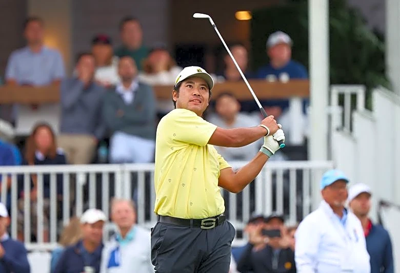 Golf-Internationals stun US with 5-0 sweep to take Presidents Cup lead