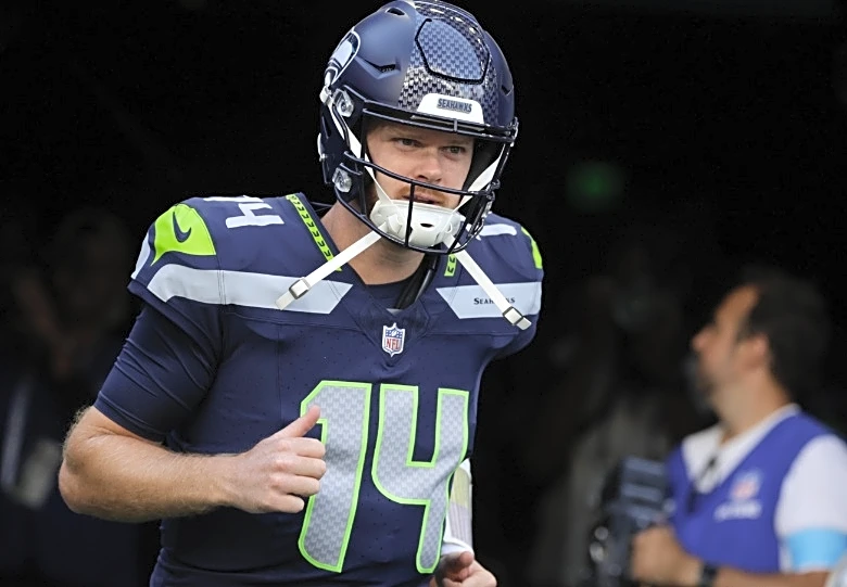 Seahawks QB Sam Darnold (glute) cleared for Week 3 return