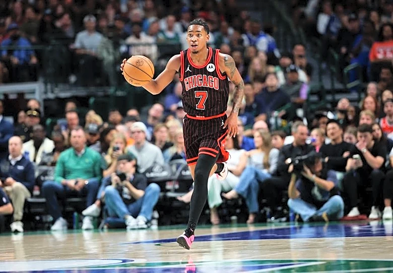 Report: Bulls trade Rob Dillingham to Hornets for Buddy Hield, cash