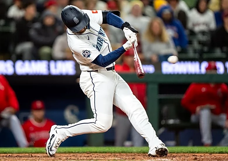 Former Angel Taylor Ward delivers game-winner for Mariners