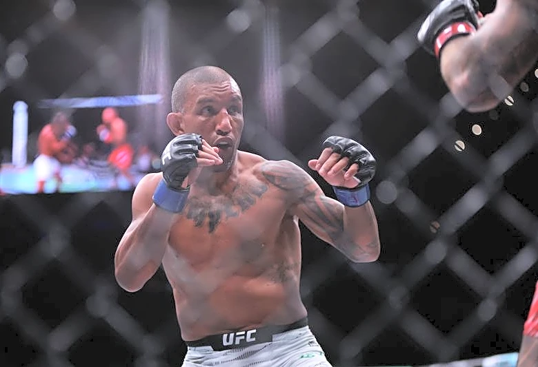 Raoni Barcelos hospitalized after fifth-round TKO loss to Raul Rosas Jr.