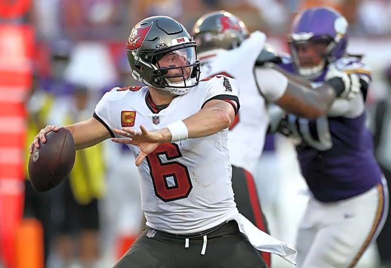 Buccaneers QB Baker Mayfield dislocates thumb vs. Vikings